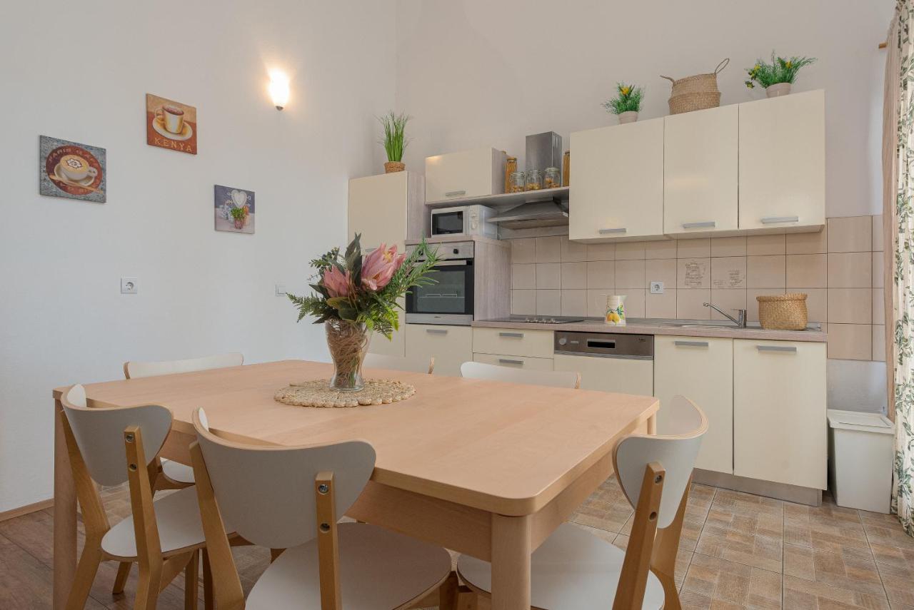 Tomislav Apartment *
