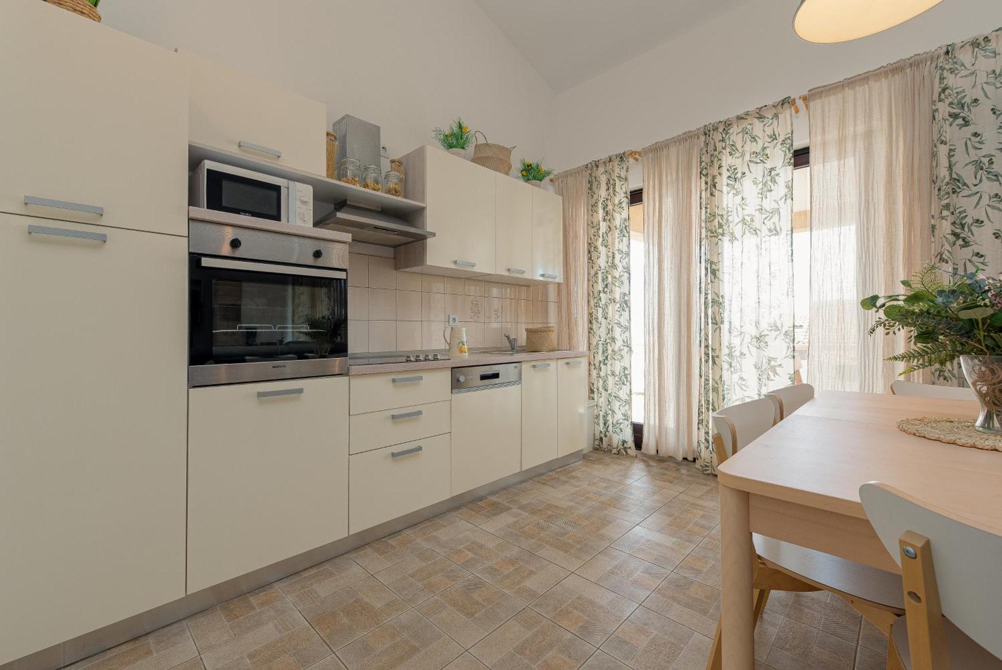 Tomislav Apartment *